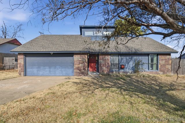 2857 W 111th Place S, Jenks, OK 74037