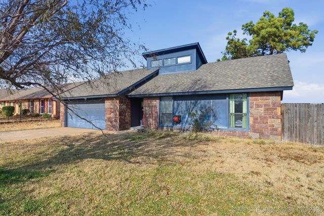 2857 W 111th Place S, Jenks, OK 74037