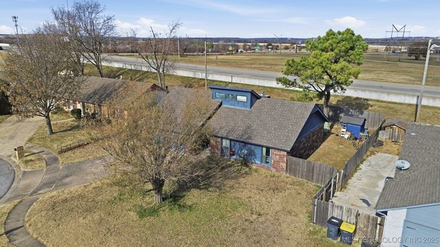 2857 W 111th Place S, Jenks, OK 74037