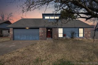2857 W 111th Place S, Jenks, OK 74037
