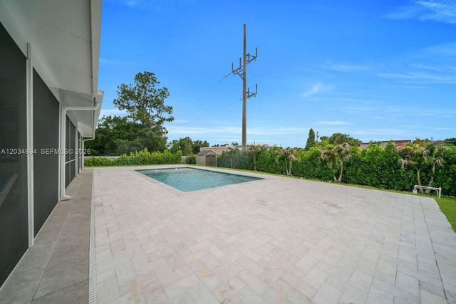 60 Floyd Ave S, Lehigh Acres, FL 33976