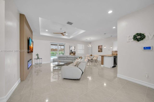 60 Floyd Ave S, Lehigh Acres, FL 33976