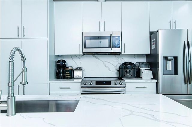 943 Peachtree NE Street 802, Atlanta, GA 30309