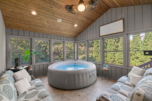 1616 Golf View DRIVE W, Sheboygan, WI 53083