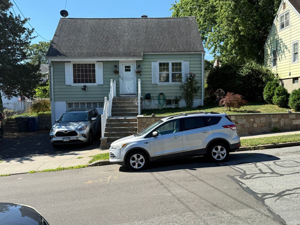 325 Goldenrod Avenue, Bridgeport, CT 06606