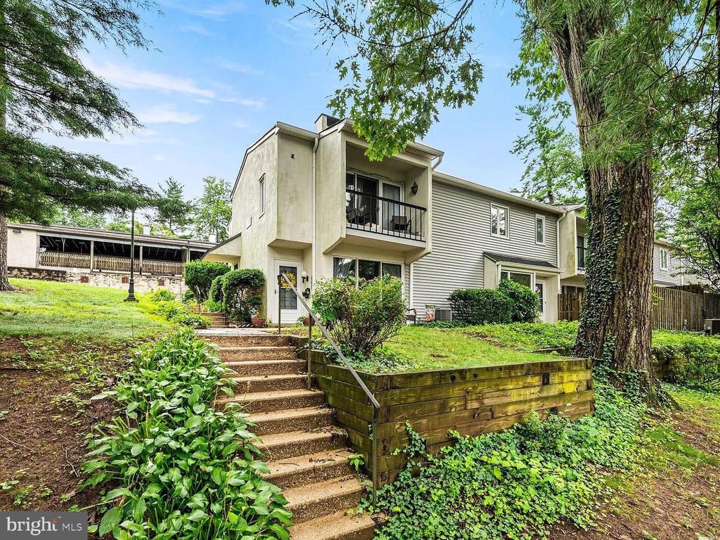 239 E CHELSEA CIR, Newtown Square, PA 19073