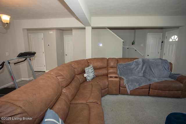 10007 Tuscany Ridge Ct, Louisville, KY 40291