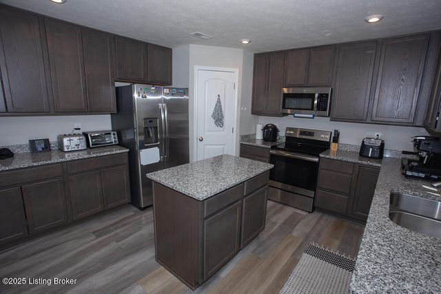 10007 Tuscany Ridge Ct, Louisville, KY 40291