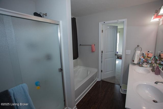 10007 Tuscany Ridge Ct, Louisville, KY 40291