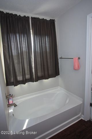 10007 Tuscany Ridge Ct, Louisville, KY 40291