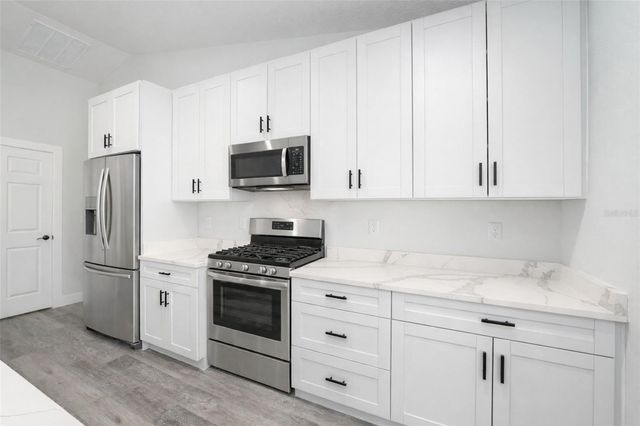 2121 SW HILLIARD AVENUE, Dunnellon, FL 34431