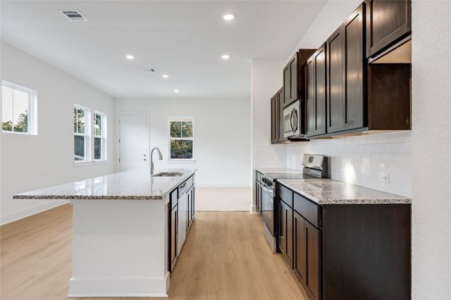 4004 Rockpark CIR, Lago Vista, TX 78645