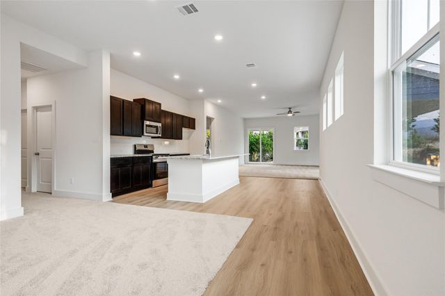 4004 Rockpark CIR, Lago Vista, TX 78645