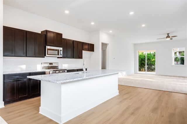 4004 Rockpark CIR, Lago Vista, TX 78645