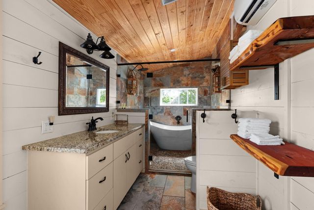 123 El Camino River RD, Bastrop, TX 78602