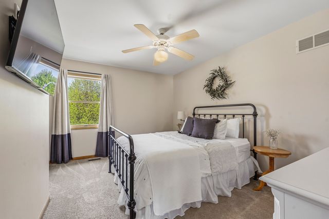 1028 Brewer Court, West Dundee, IL 60118