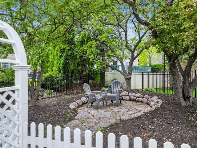 1028 Brewer Court, West Dundee, IL 60118