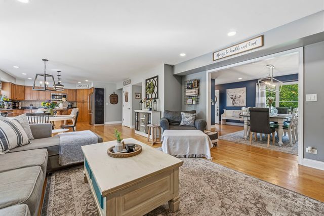 1028 Brewer Court, West Dundee, IL 60118