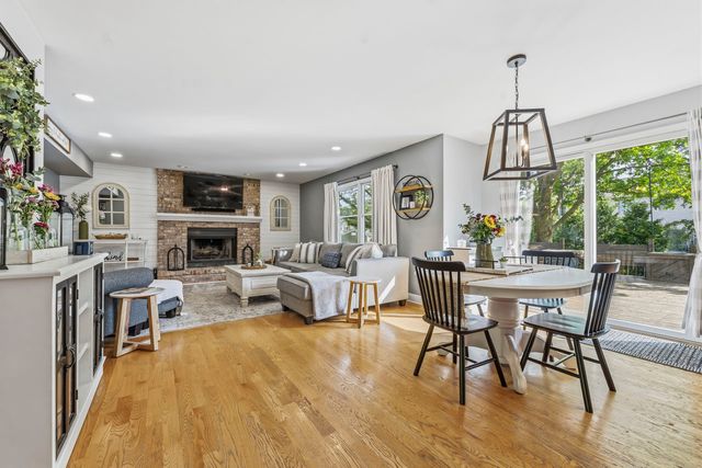 1028 Brewer Court, West Dundee, IL 60118