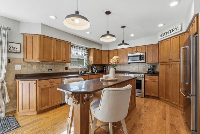 1028 Brewer Court, West Dundee, IL 60118