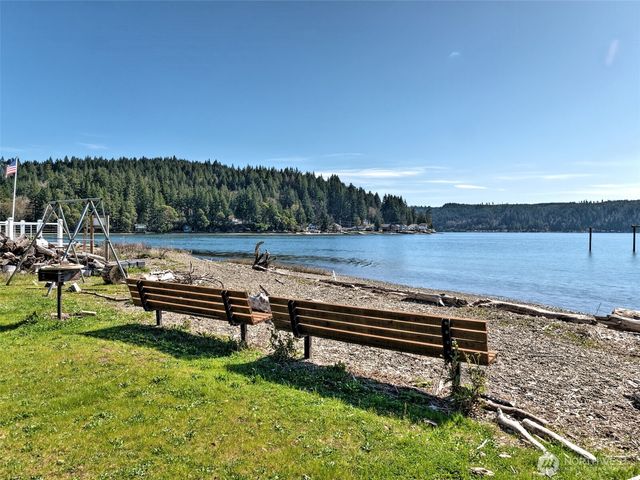 31 NE Spar Tree Drive, Tahuya, WA 98588
