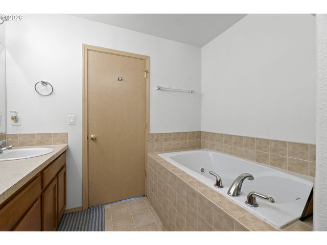 3349 Se 143RD Ave, Portland, OR 97236