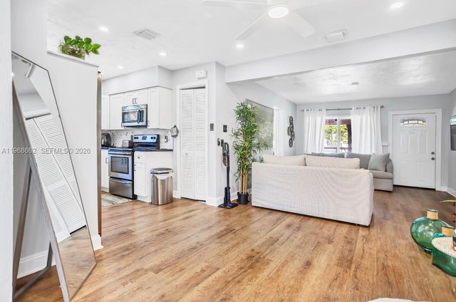 2450 NE 18th St, Pompano Beach, FL 33062