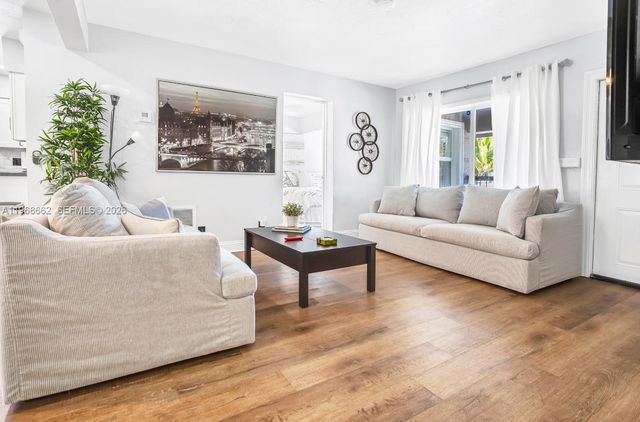 2450 NE 18th St, Pompano Beach, FL 33062