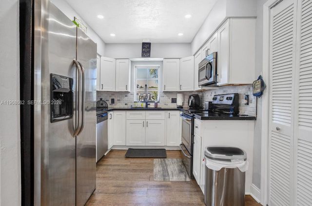 2450 NE 18th St, Pompano Beach, FL 33062