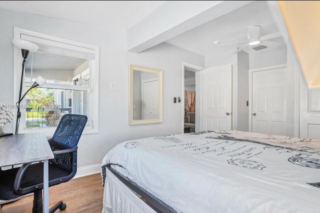 2450 NE 18th St, Pompano Beach, FL 33062