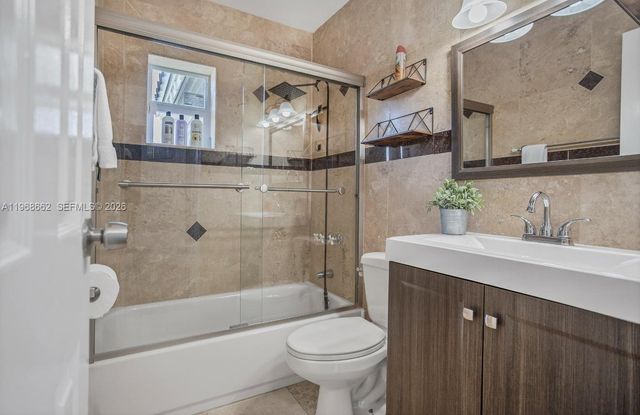 2450 NE 18th St, Pompano Beach, FL 33062