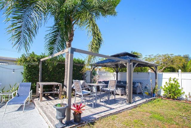 2450 NE 18th St, Pompano Beach, FL 33062