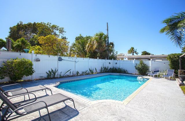 2450 NE 18th St, Pompano Beach, FL 33062