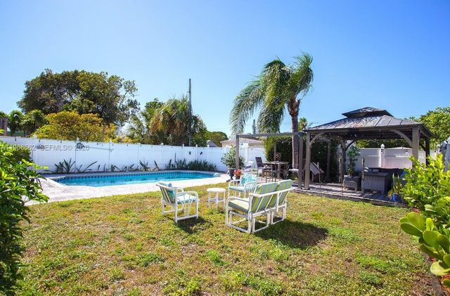 2450 NE 18th St, Pompano Beach, FL 33062