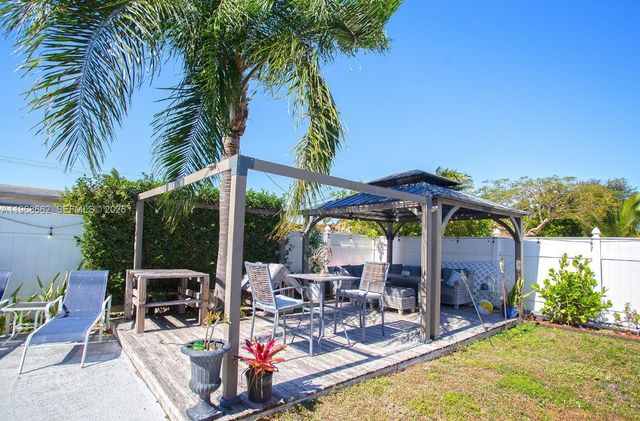 2450 NE 18th St, Pompano Beach, FL 33062