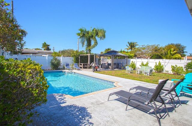 2450 NE 18th St, Pompano Beach, FL 33062