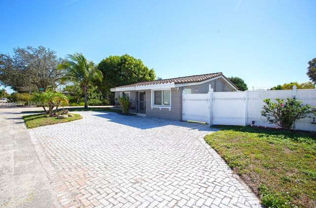 2450 NE 18th St, Pompano Beach, FL 33062