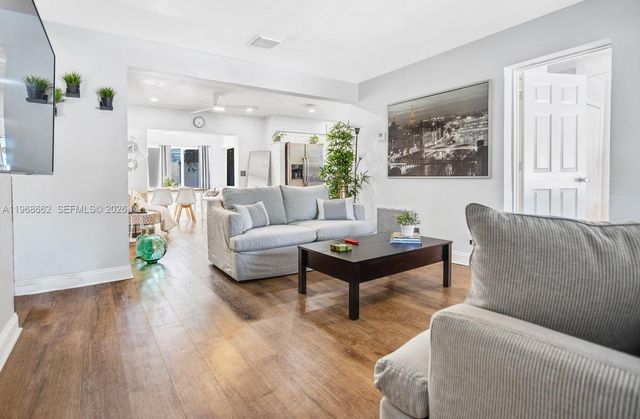 2450 NE 18th St, Pompano Beach, FL 33062