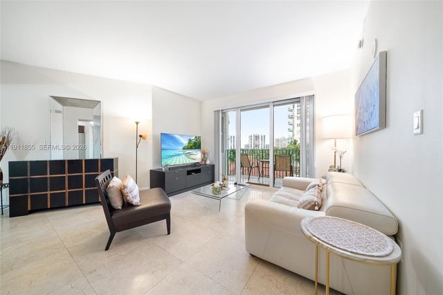 19900 E Country Club Drive 816, Aventura, FL 33180