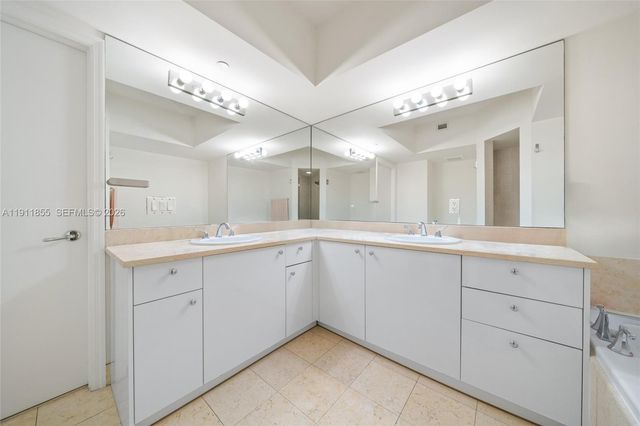 19900 E Country Club Drive 816, Aventura, FL 33180