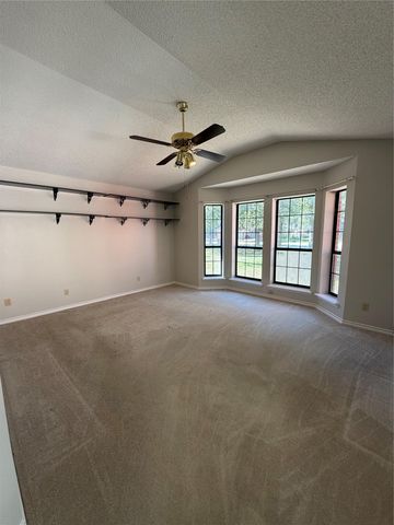 718 Brazos ST, Rockdale, TX 76567