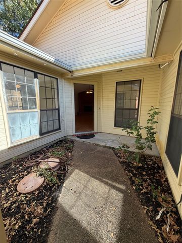 718 Brazos ST, Rockdale, TX 76567