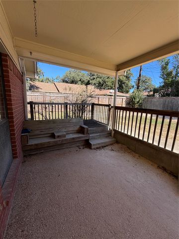 718 Brazos ST, Rockdale, TX 76567