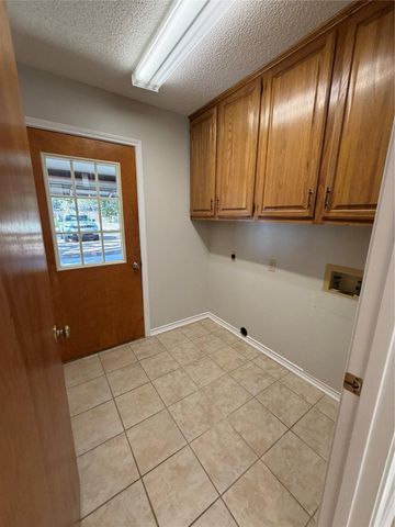 718 Brazos ST, Rockdale, TX 76567