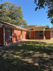 718 Brazos ST, Rockdale, TX 76567