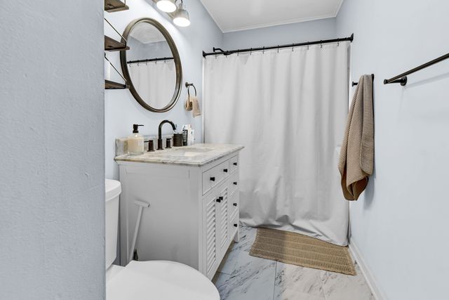 4656 W 83rd Street, Chicago, IL 60652