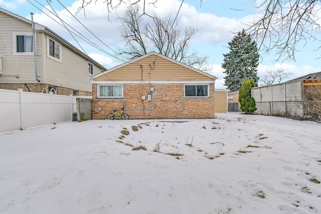 4656 W 83rd Street, Chicago, IL 60652