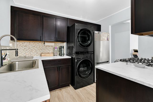 4656 W 83rd Street, Chicago, IL 60652