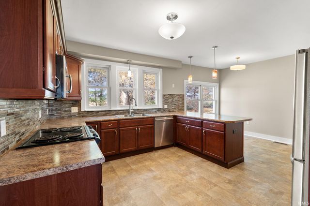 1656 W 300 Road, Huntington, IN 46750