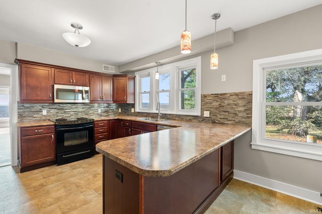 1656 W 300 Road, Huntington, IN 46750